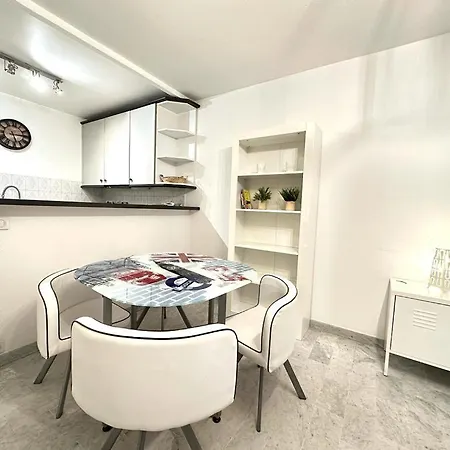 Beau Studio Centre Juan Les Pins A 300M Des Plages Antibes Exterior photo